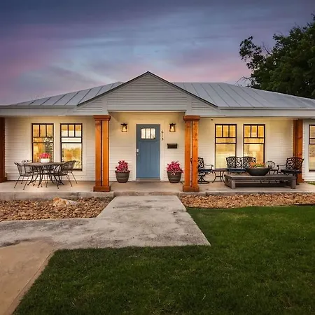 Hays Skyline View - 1 Mile To Downtown Villa